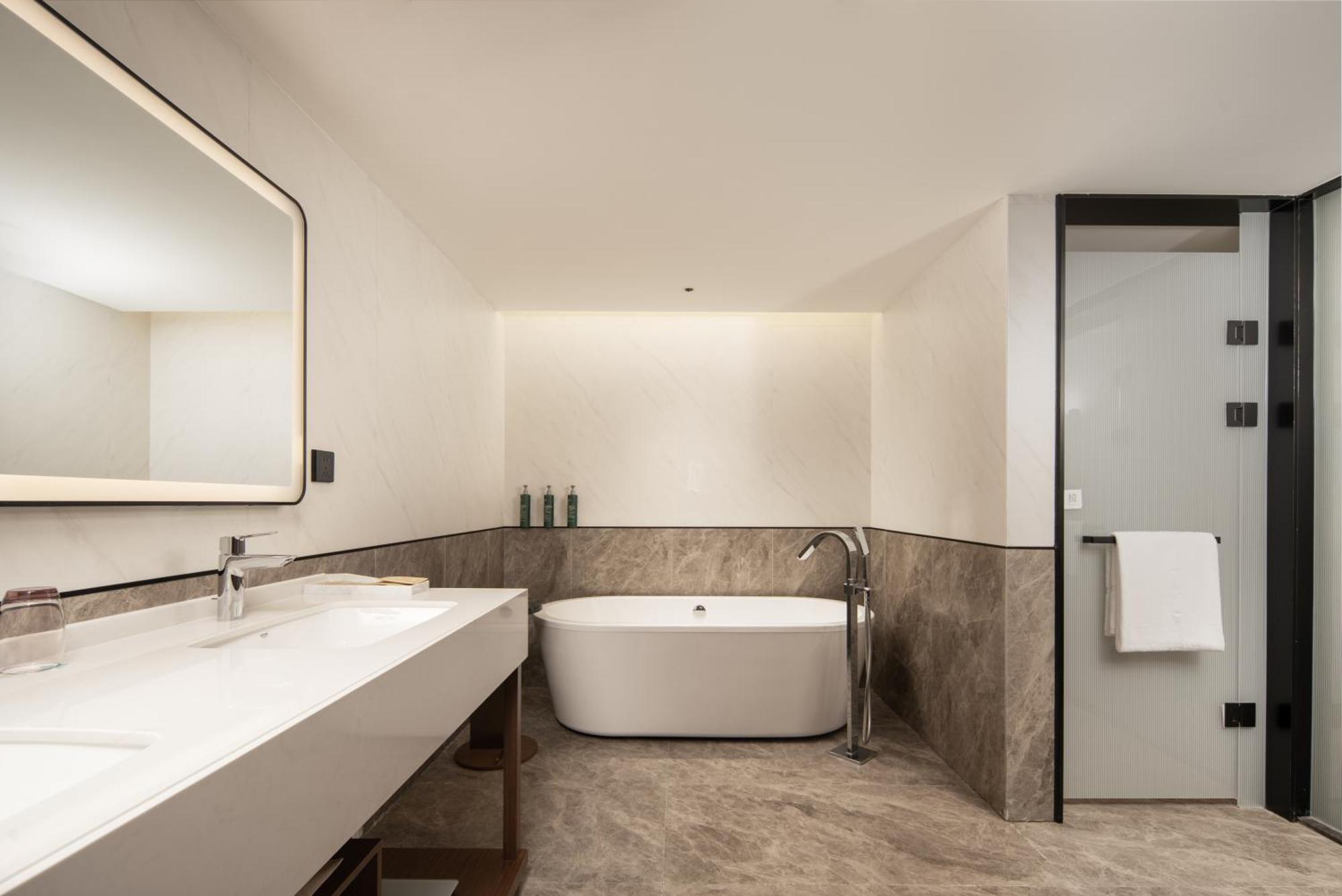 Hilton Garden West Railway Station 4* Beijing