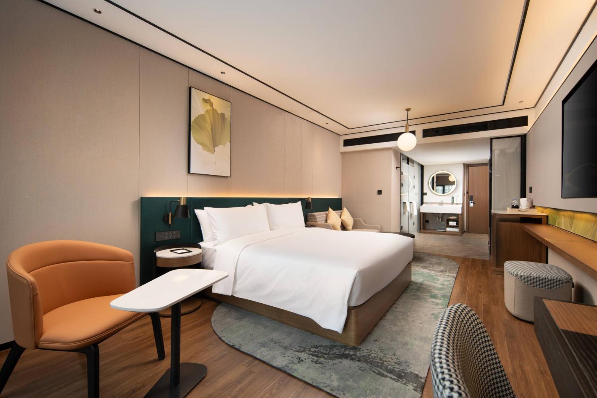 Hilton Garden West Railway Station 4*