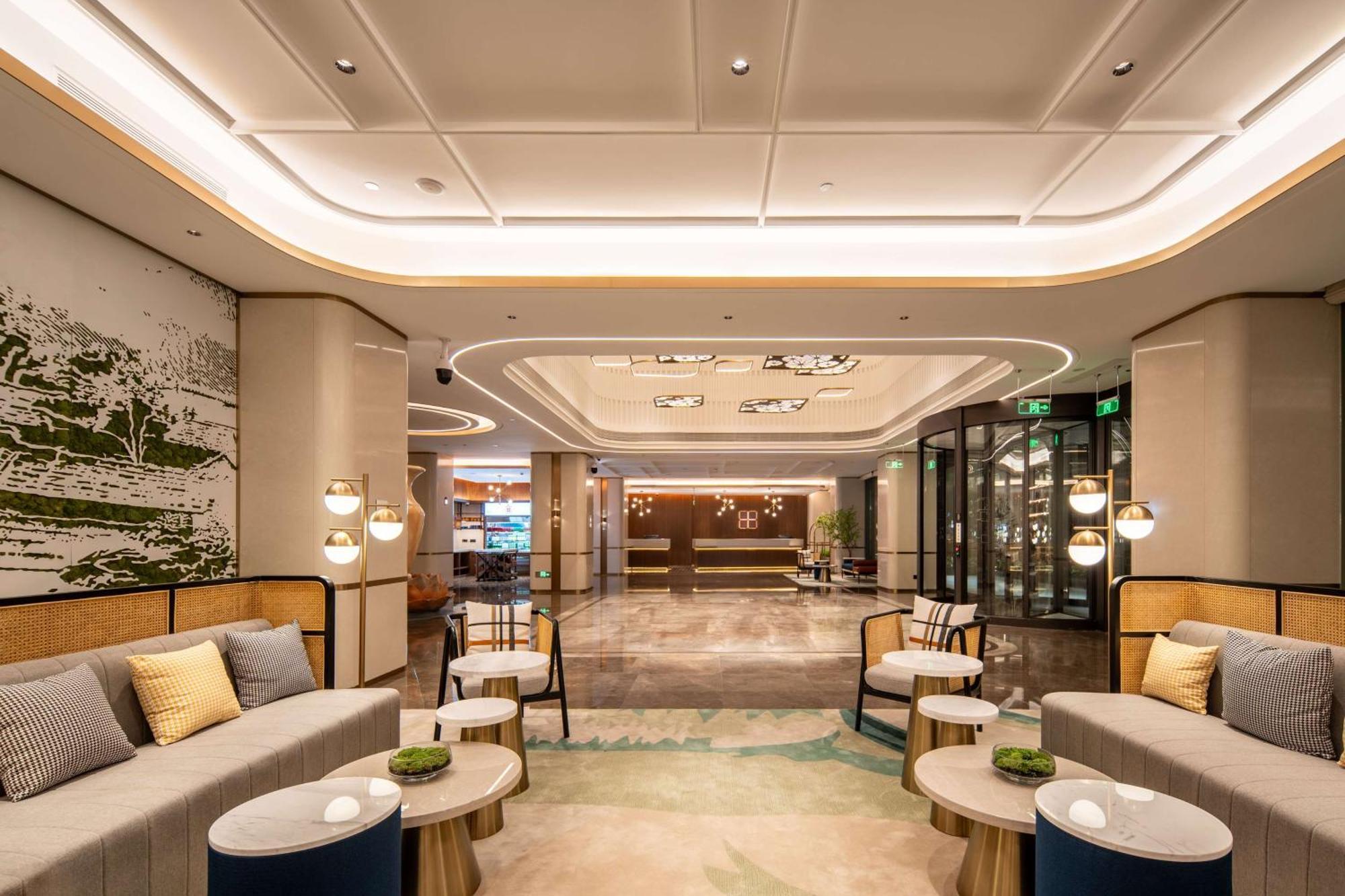 Hilton Garden West Railway Station Hotel 4*
