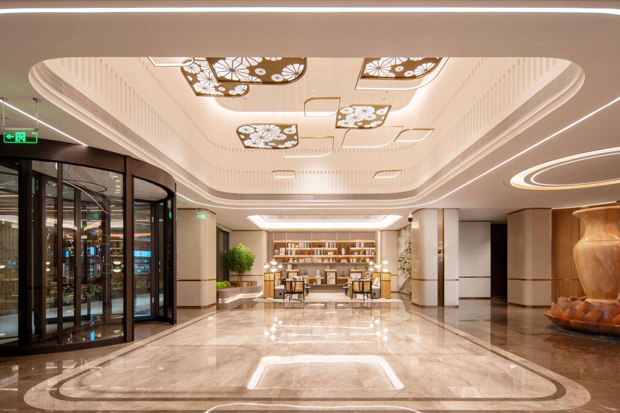 Hilton Garden West Railway Station 4*
