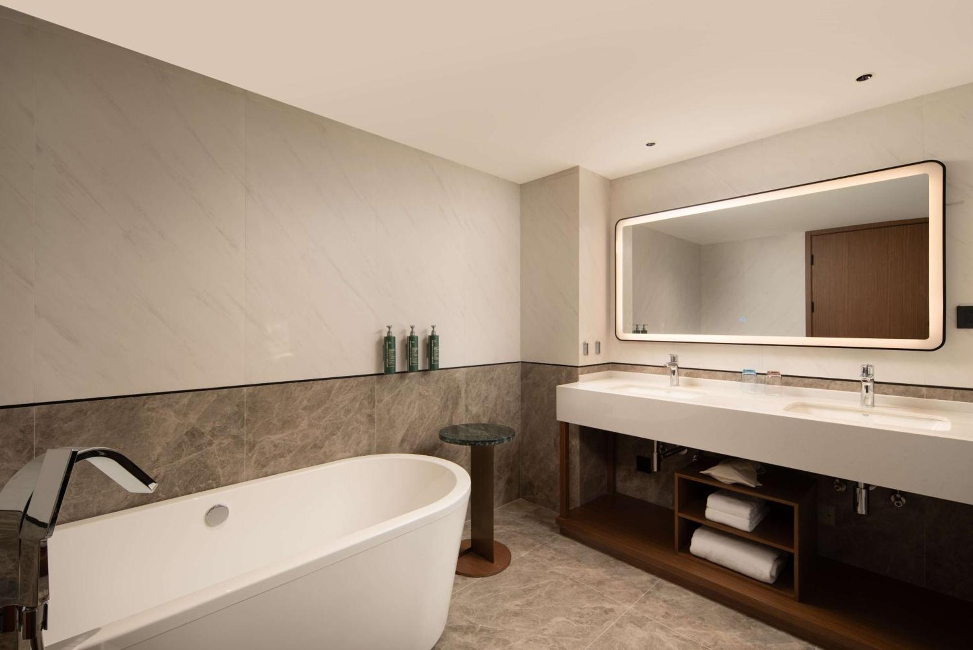 Hilton Garden West Railway Station Hotel Beijing