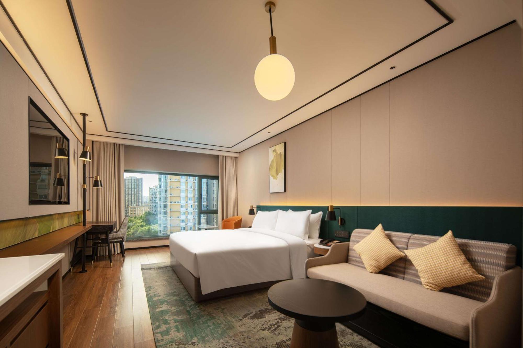 Hilton Garden West Railway Station Hotel 4*