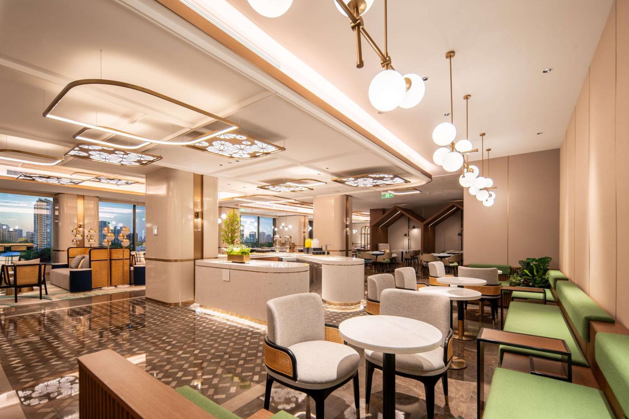 Hotel Hilton Garden West Railway Station 4*